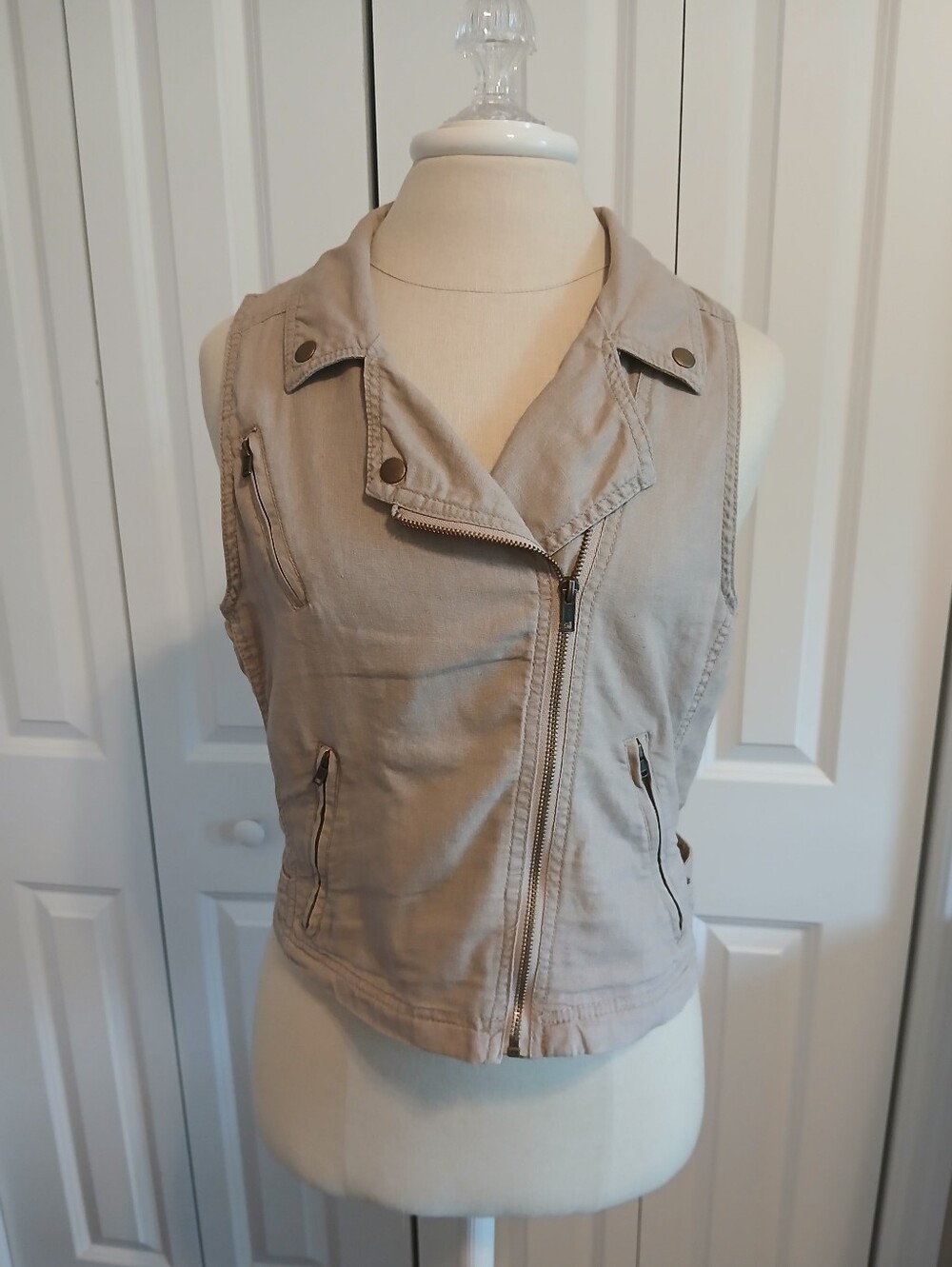 Like New Maurices Ladies Tan Linen Blend Cargo Utility Military Vest Medium M